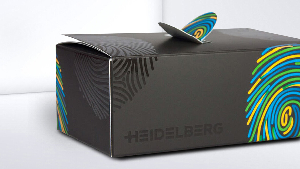 Printed cardboard box with protruding closing flaps 